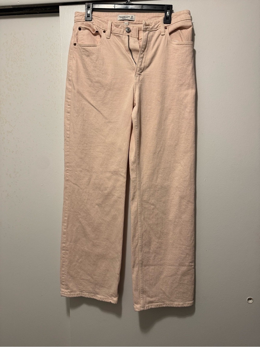 Abercrombie & Fitch High-Rise Relaxed Jeans in Pale Blush